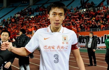 詹姆斯关键篮板抢断助球队逆转