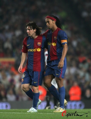 马卡：如果阿劳霍心理健康问题无法恢复，巴萨冬窗可能签中卫