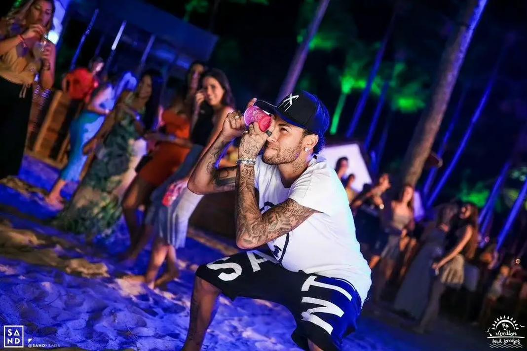 足球世界杯新晋黑马诞生，打法凶猛引世界关注