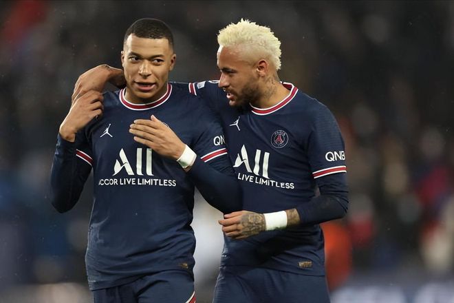 记者：除非大规模卖人，否则曼联不太可能继续追求多纳鲁马