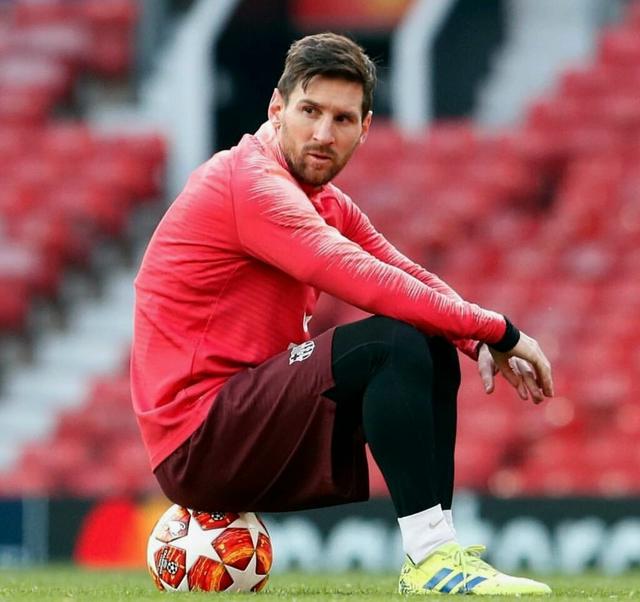 球迷：这人能飞吧？