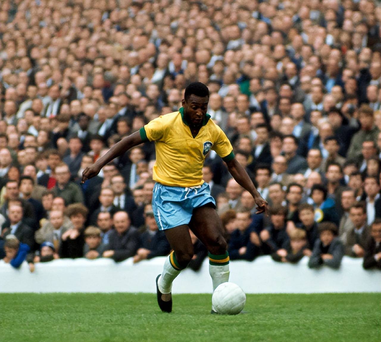 布朗过去6场场均33.3分7.3板7.2助，带队5胜1负