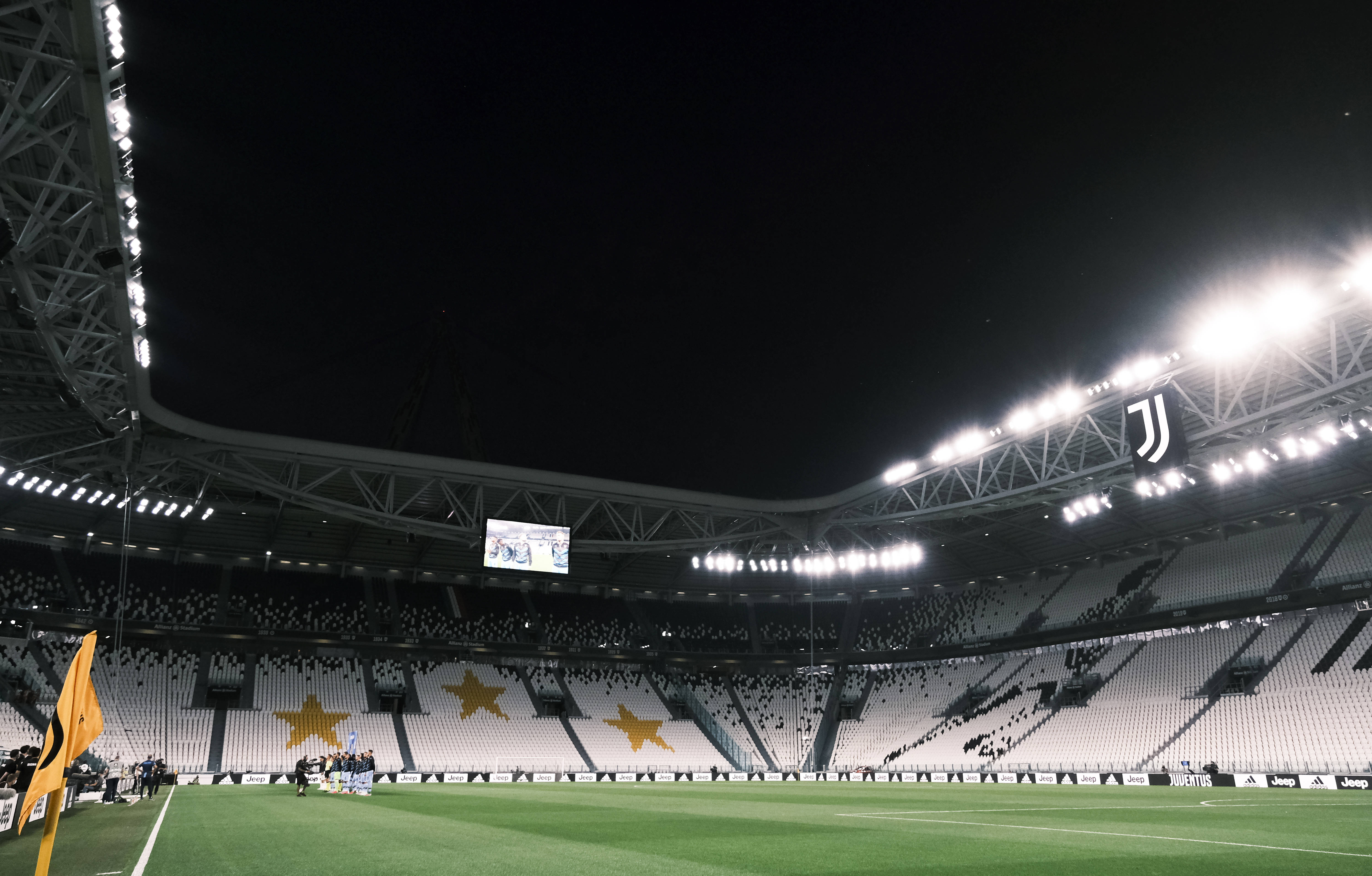 国足备战强度升级，全队深夜加练