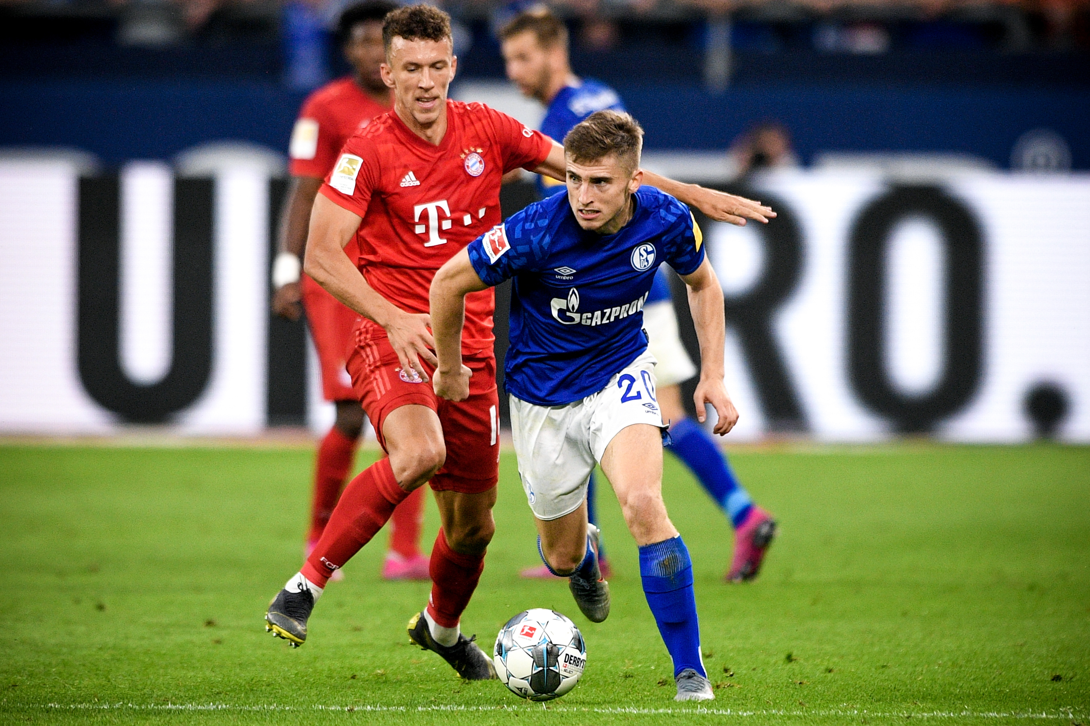 B费谈C罗被罚下：这是足球里会发生的事，他知道自己犯了错误