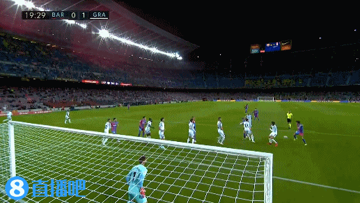 湖人进攻端配合流畅，失误率下降