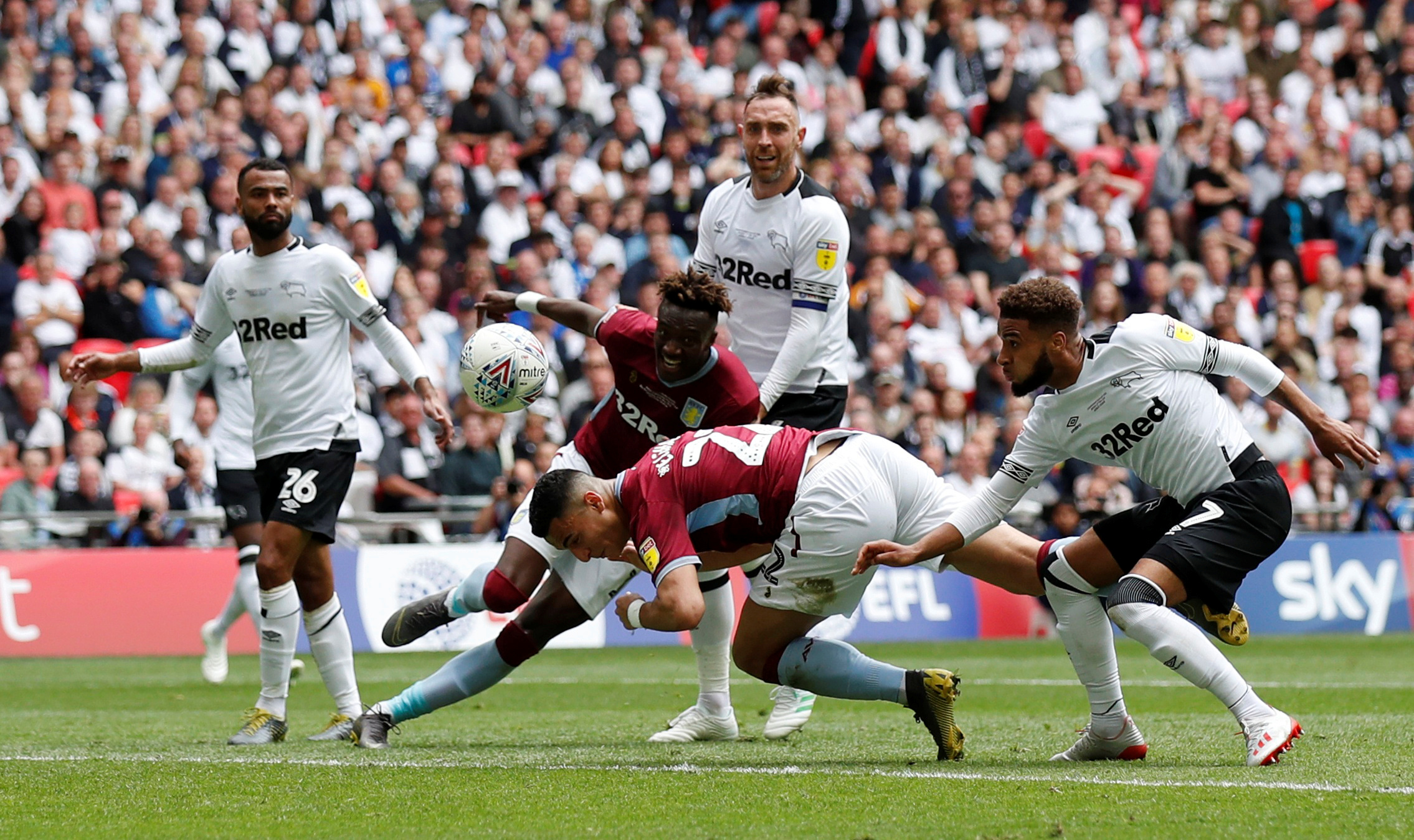 国脚关键传球带来胜利希望