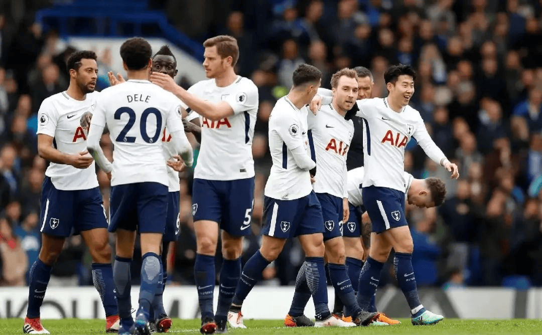 记者：加拉塔萨雷希望免费租借萨拉赫，合同半年800万欧